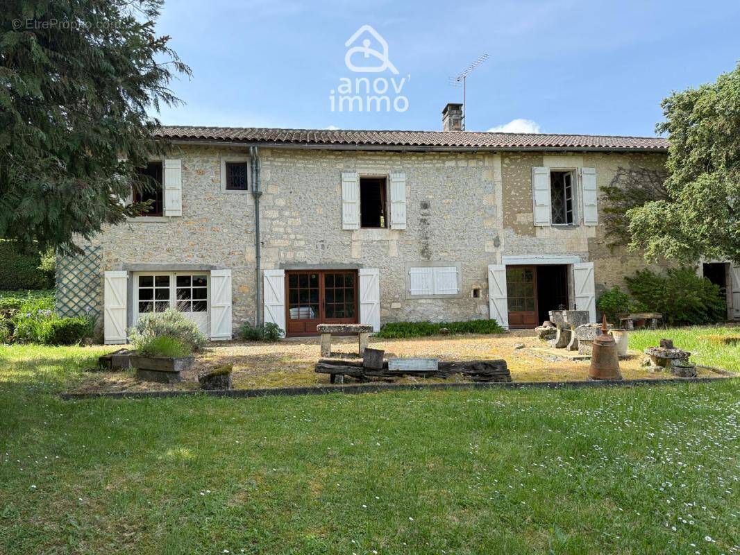 Maison à CHARMANT