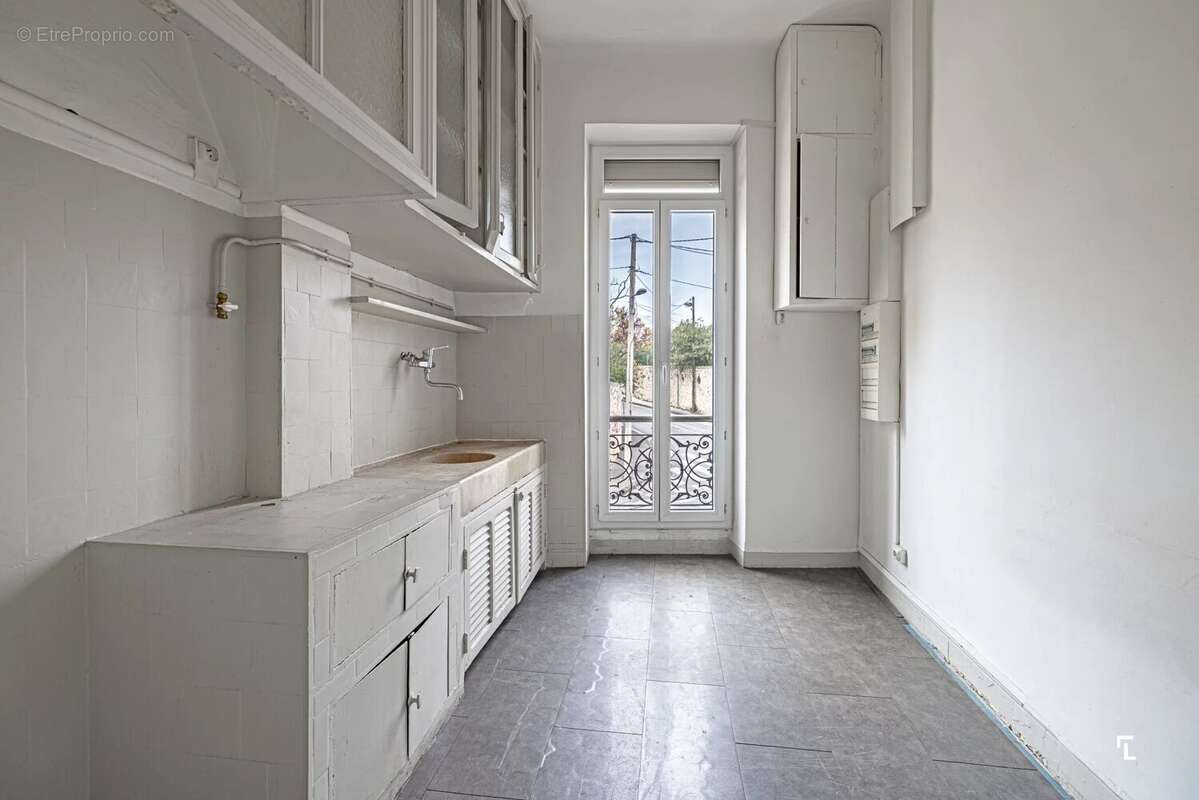 Commerce à MARSEILLE-14E