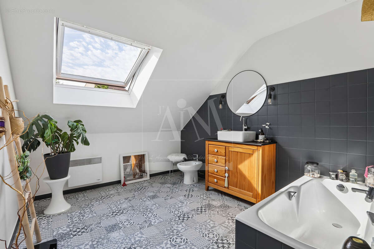 Maison 6 pièces avec jardin, sous-sol total et stationnements - photo 4