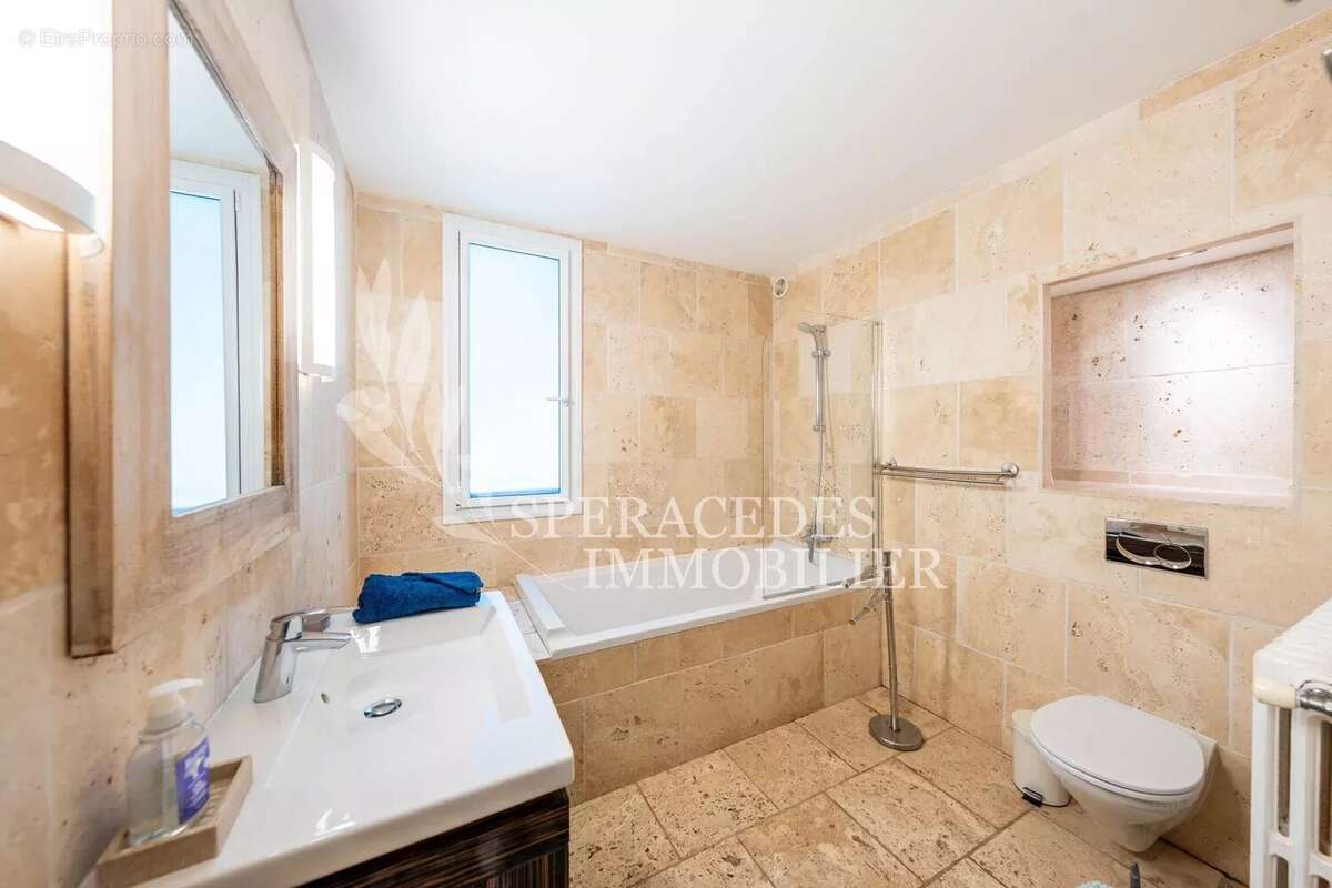 Maison à SAINT-CEZAIRE-SUR-SIAGNE