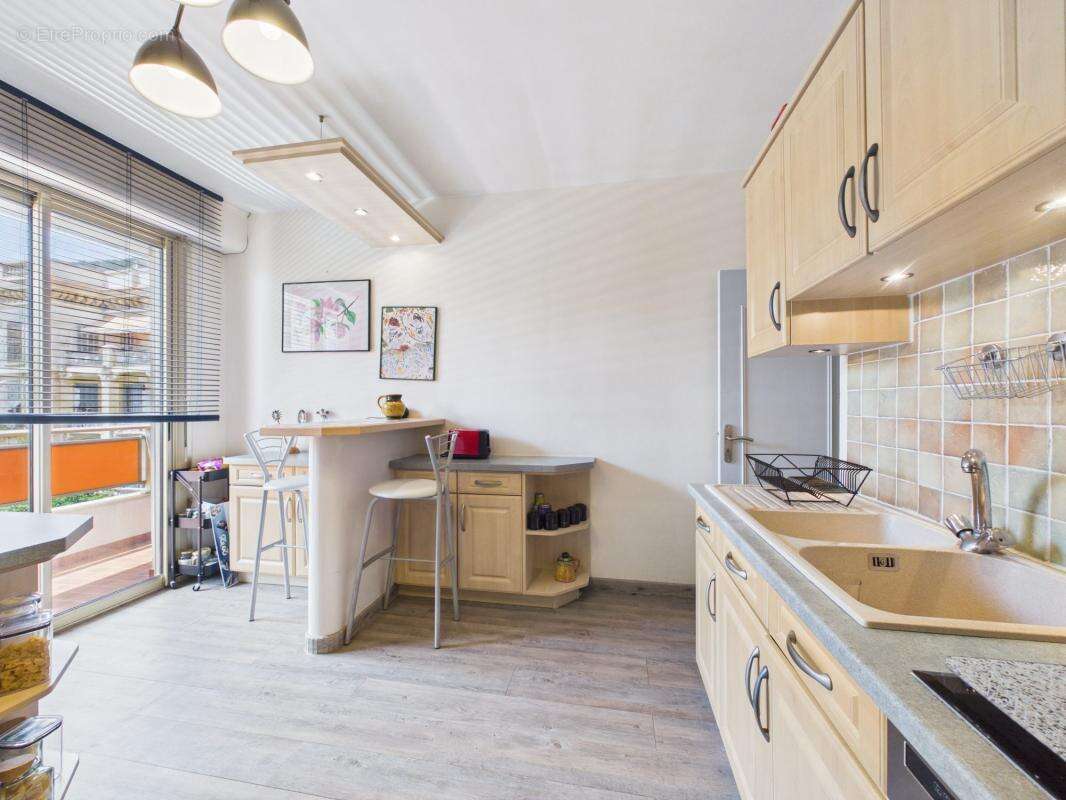 A vendre f3 lumineux vue mer palais grandval - photo 8