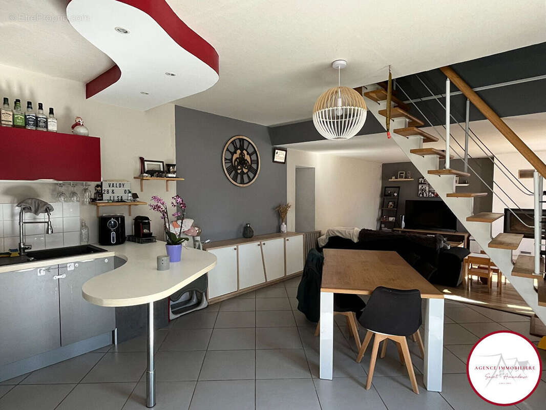 Maison à SAINT-GEORGES-DE-POISIEUX