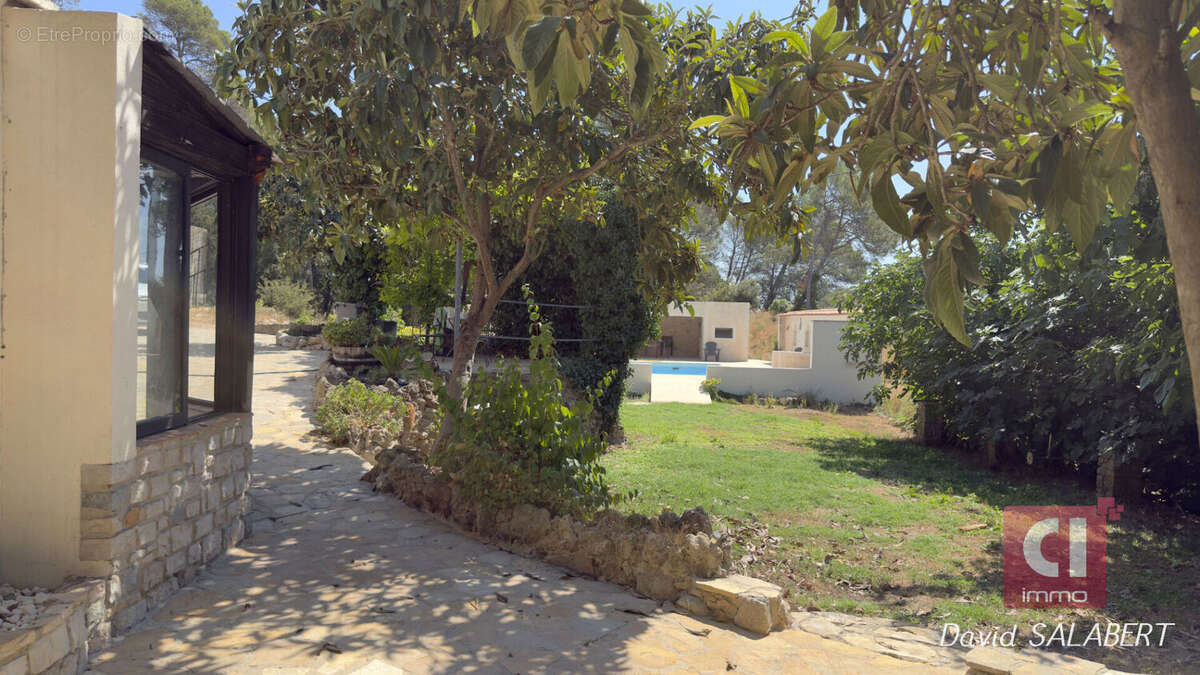 Maison d'exception à vendre à Brignoles - 7 pièces, piscine et grand terrain - photo 14