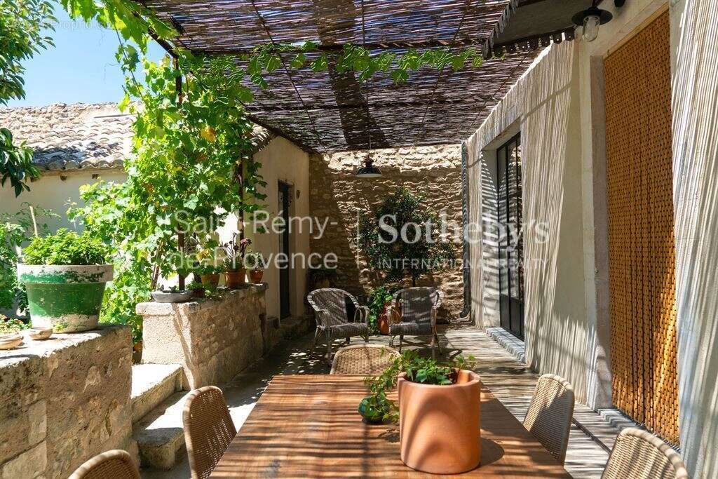 Saint Rémy de Provence, charmante maison de village rénovée avec jardin et piscine - photo 16