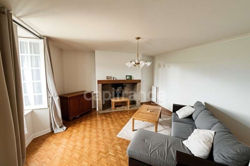 Maison à SAINT-MARTIN-CANTALES