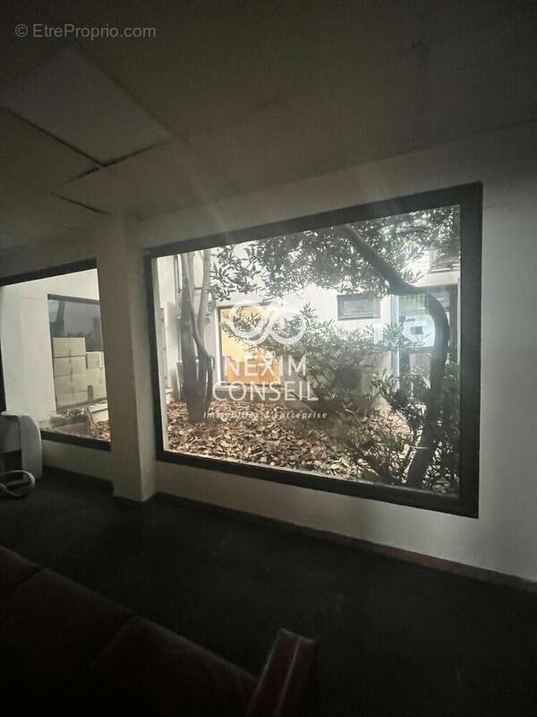 Commerce à COURBEVOIE