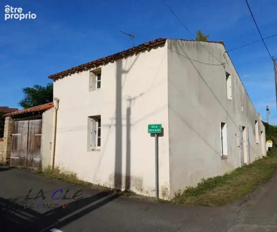 Maison à SAINT-HILAIRE-DES-LOGES