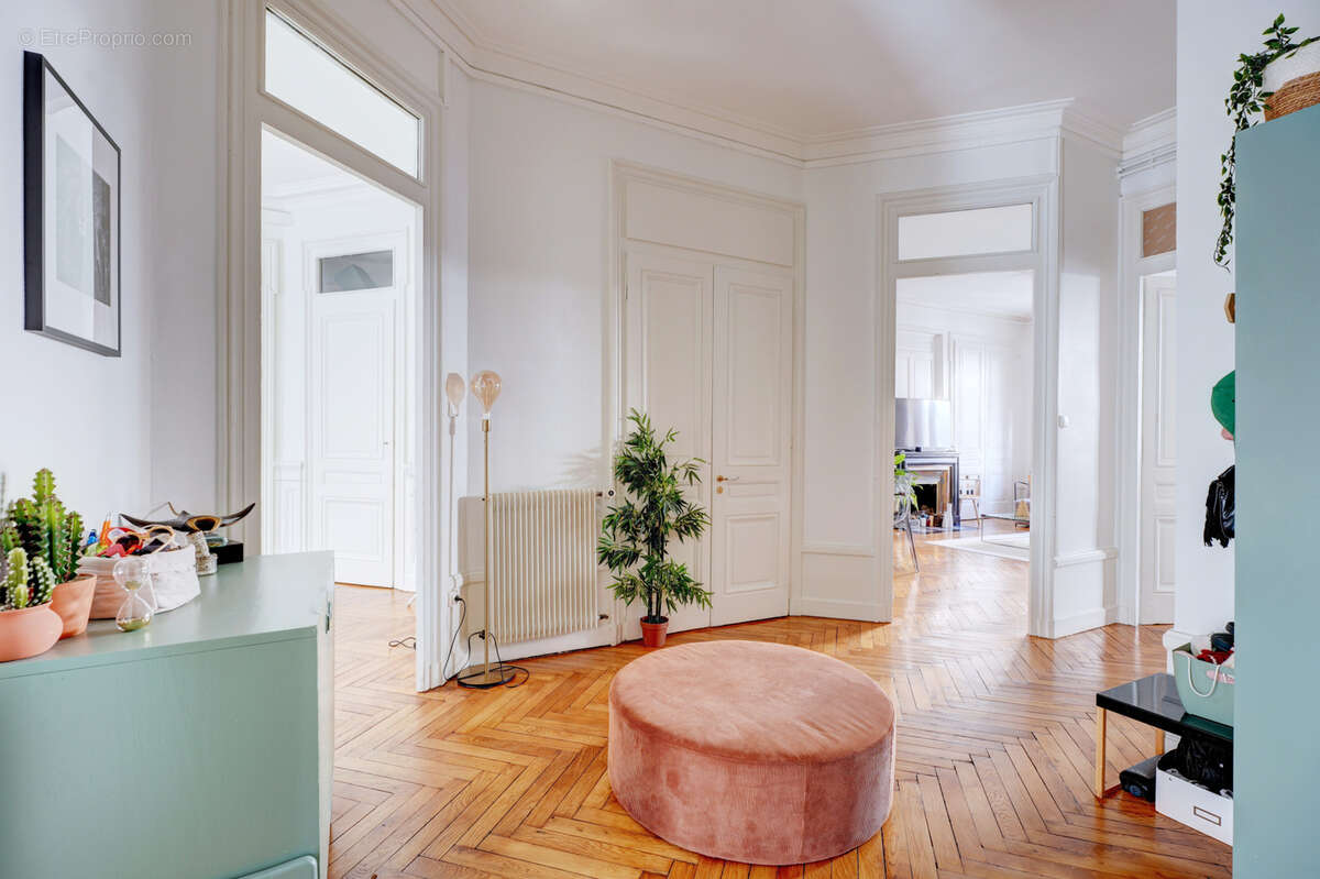 Appartement T3/4 d'exception d'une superficie de 105 m2, à deux pas de l'avenue du Maréchal de Saxe - photo 2