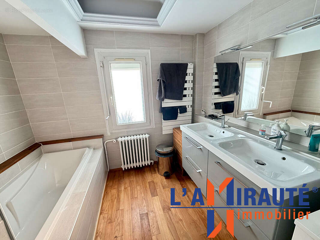 Maison à SARTROUVILLE