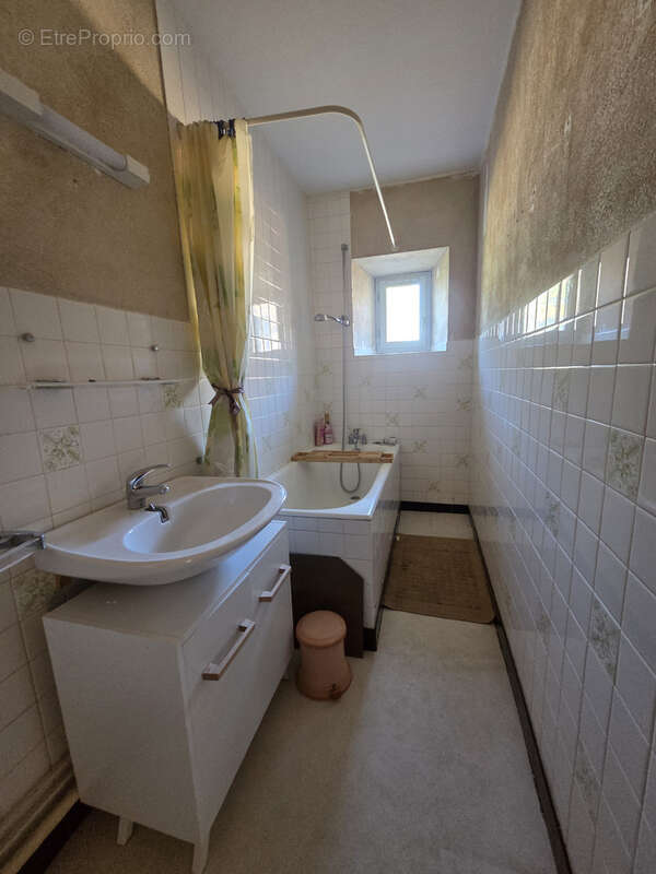Ensemble immobilier dans le bourg du village - photo 15