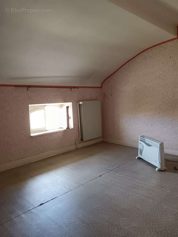 Sur la commune de RUSSANGE, maison mitoyenne F5. - photo 7