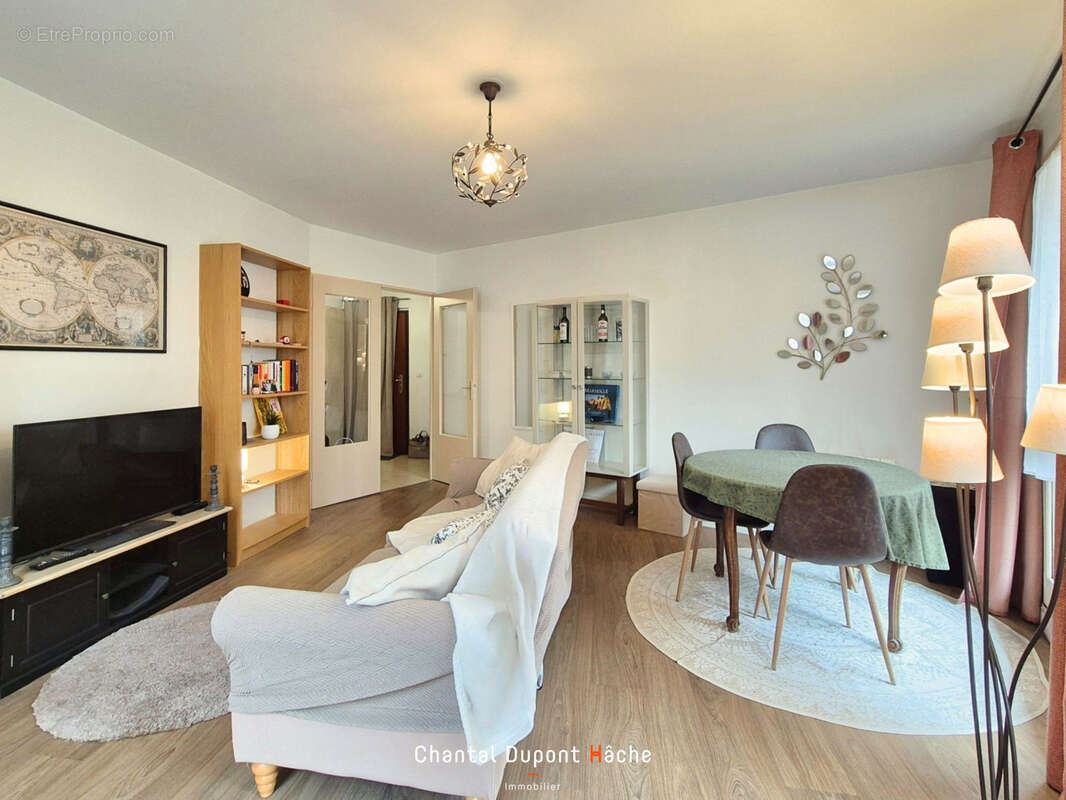 CHARTRES FAUBOURG GUILLAUME - Appartement T2 de 54m2 avec balcon et parking. - photo 2