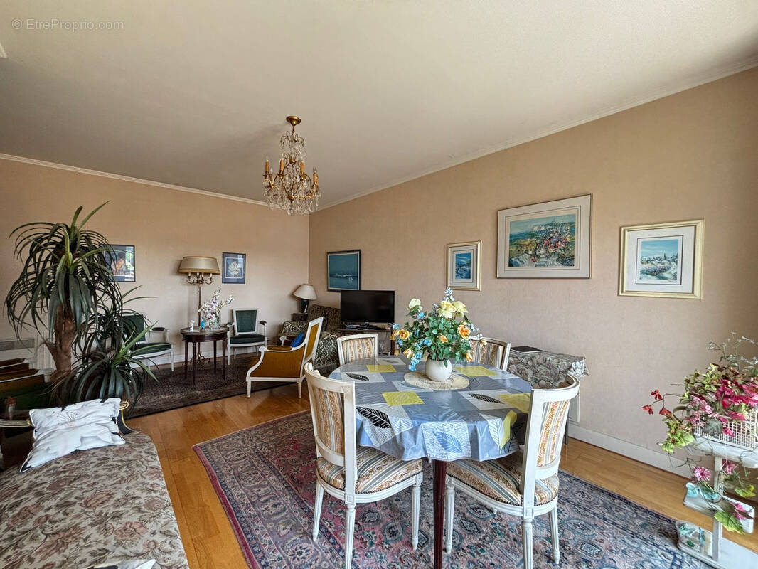 Appartement à SAINT-MAUR-DES-FOSSES