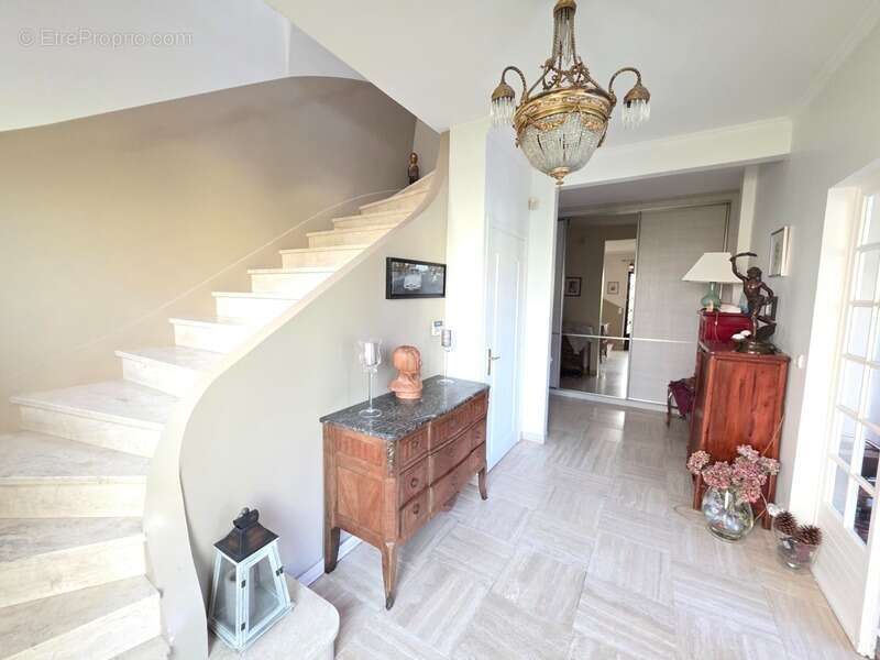 Maison à vendre 9 pièces CHATOU (78) - photo 10