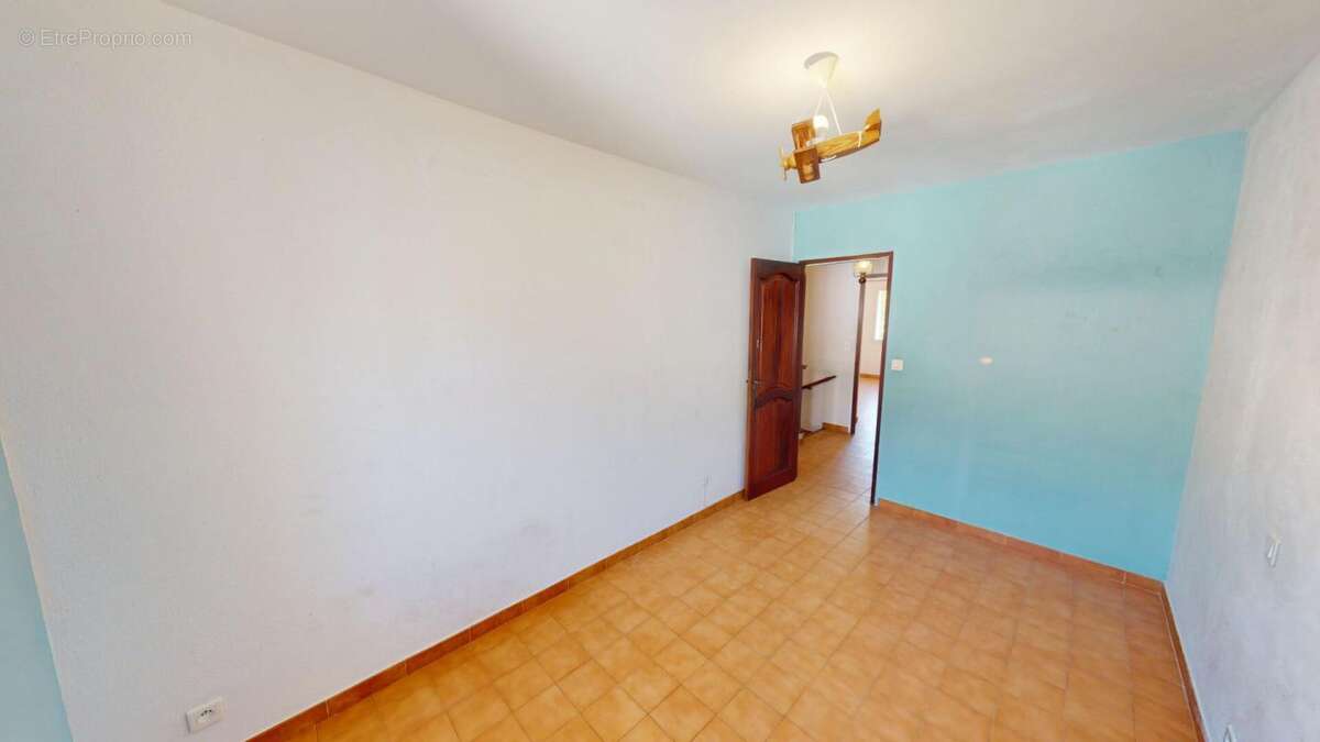 Le MUY, Maison de village 115m² avec grand garage et vie tout à pied ! - photo 6