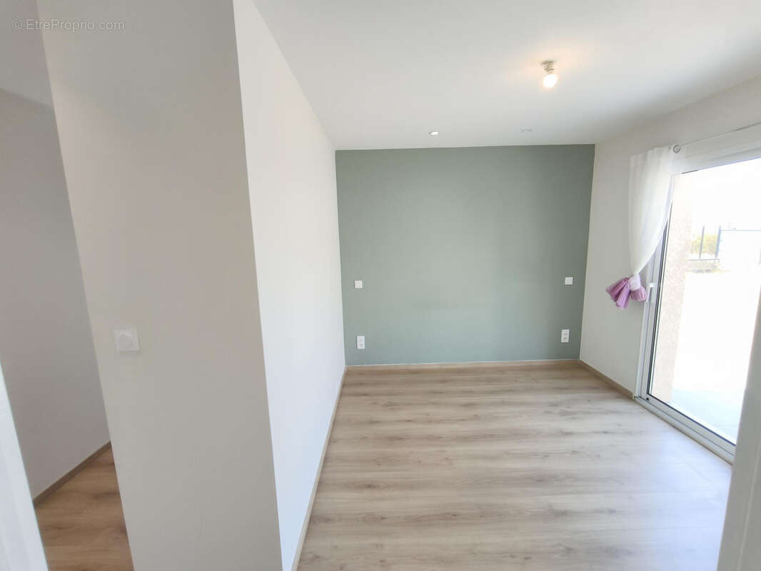 Maison récente T4 de 110 m2 de plain-pied avec terrasse et terrain clôturé - photo 9