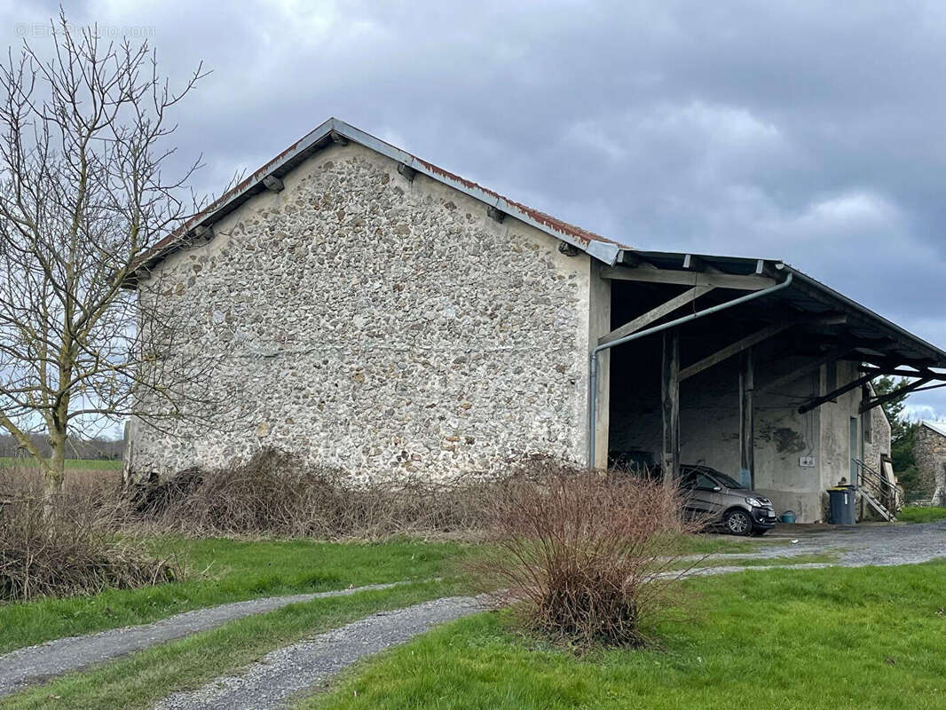 Maison avec grande dépendance et beau terrain - photo 3