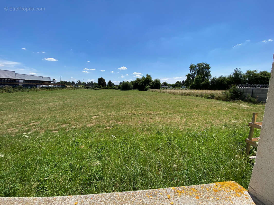 Locaux en zone d'activites - photo 11