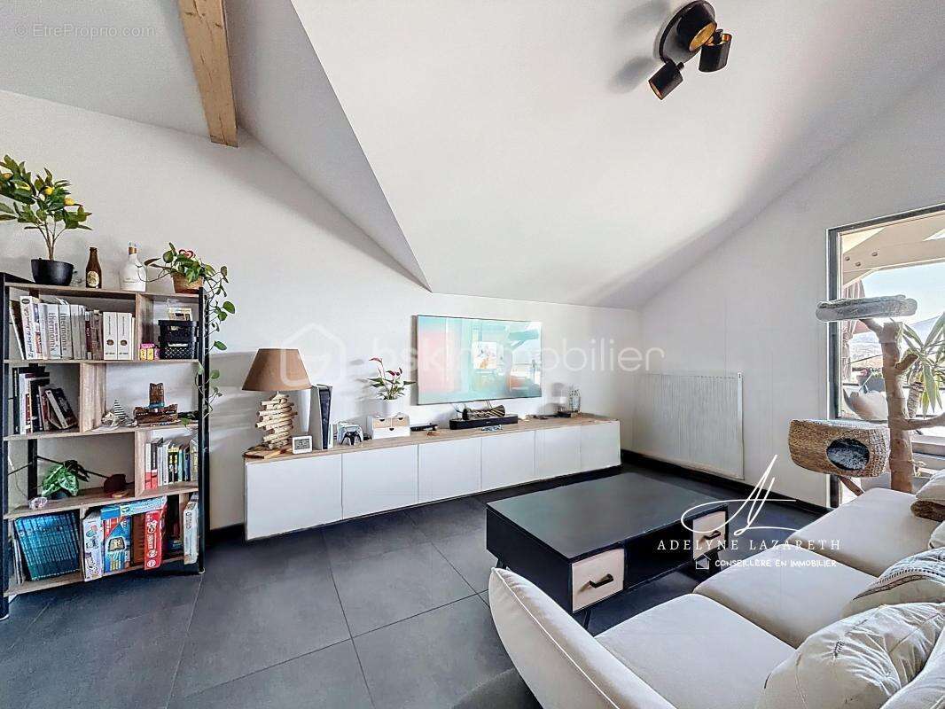 Appartement à POISY