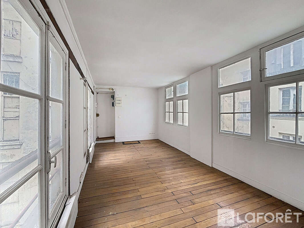 Appartement à PARIS-2E