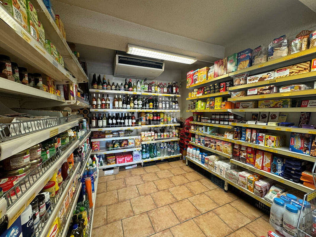 Commerce à SAINT-CYR-SUR-MER