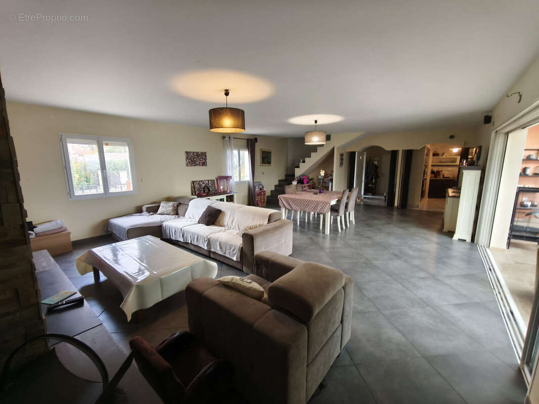 Villa 22O m2 , vue dégagée , piscine & terrain de 1800 m2 - photo 3