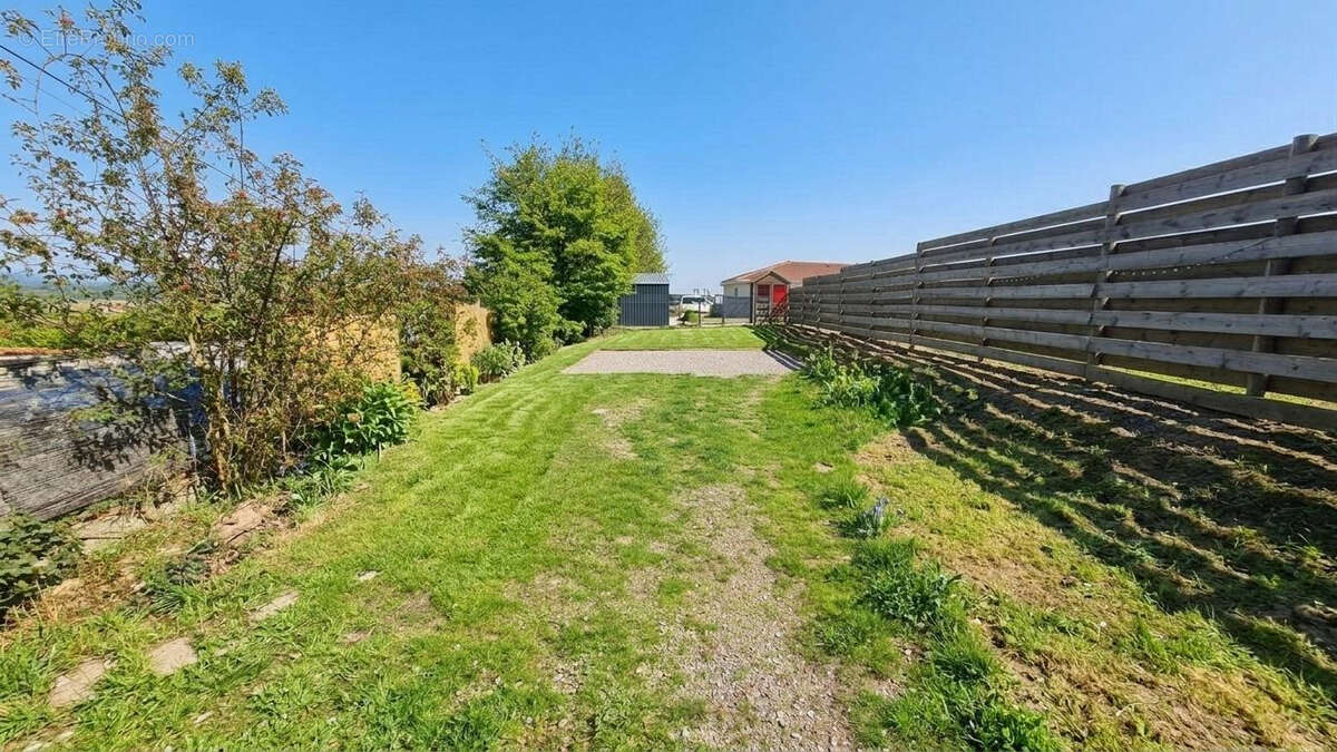 Appartement à ECOTAY-L'OLME