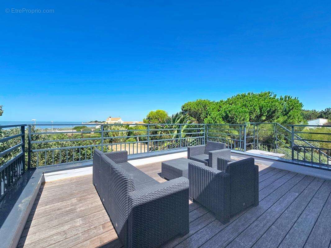 Maison 328 m² à L'houmeau  - photo 5