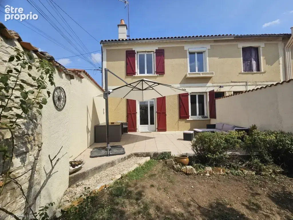 Maison à AIGRE