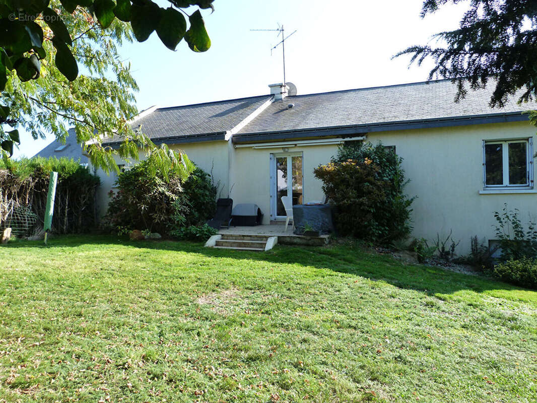 Maison à COSSE-LE-VIVIEN