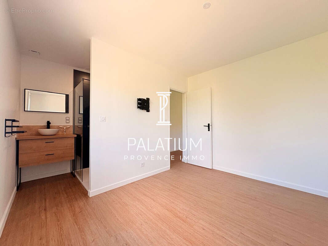 Appartement à LA FARE-LES-OLIVIERS