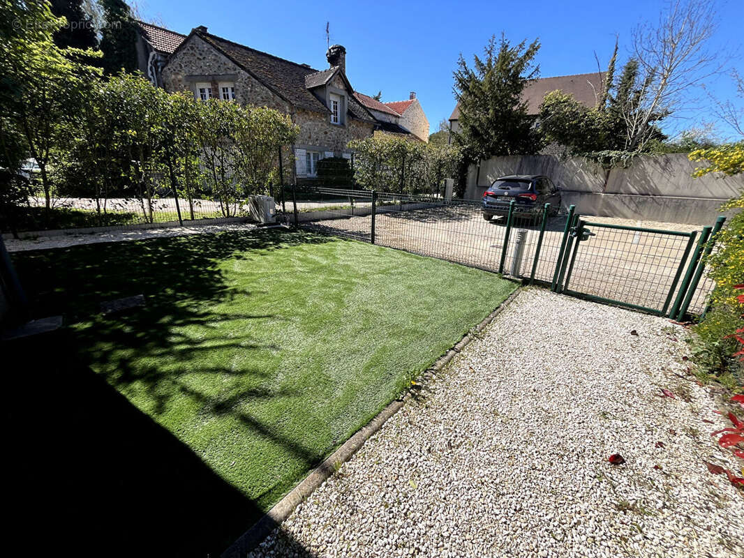 Appartement à MAGNY-LES-HAMEAUX