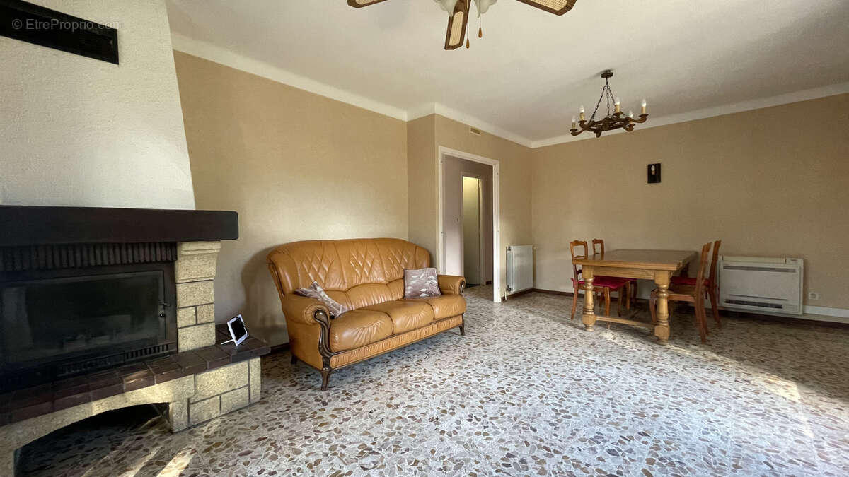 Maison à VILLELONGUE-DELS-MONTS