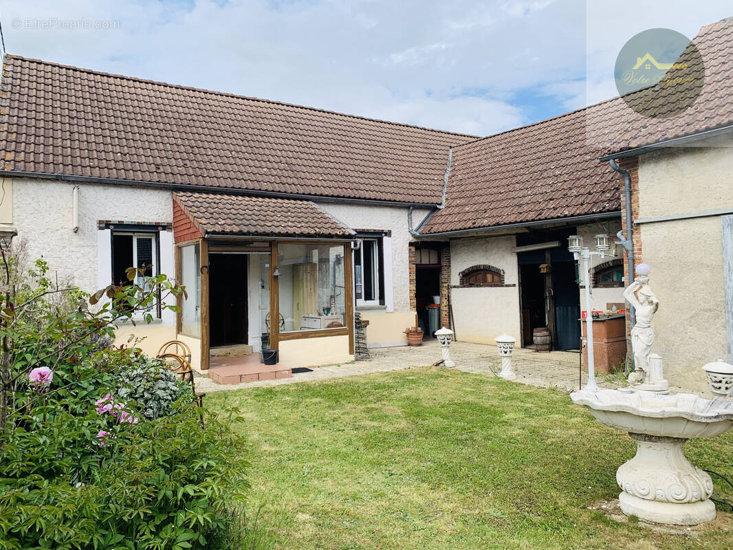 Maison à MONTACHER-VILLEGARDIN