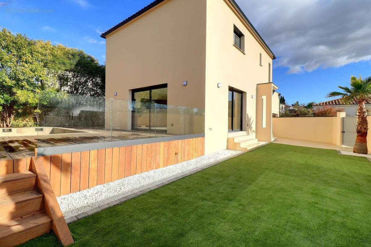 Maison à GALLARGUES-LE-MONTUEUX