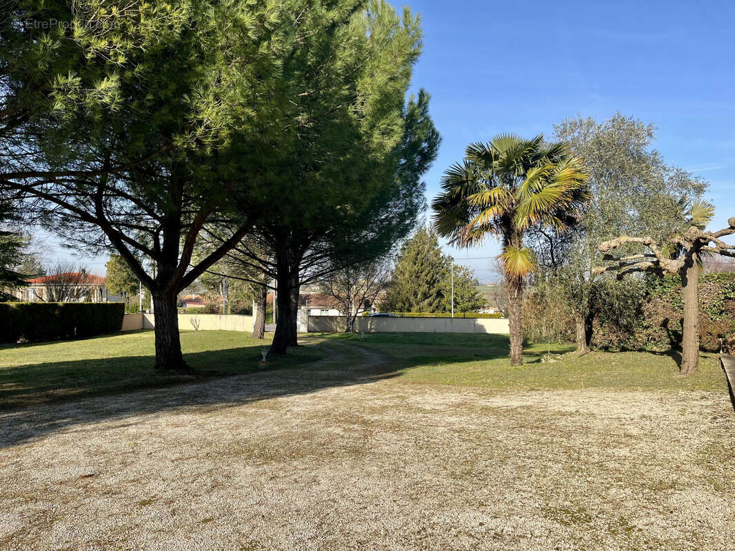 Maison à BARBEZIEUX-SAINT-HILAIRE