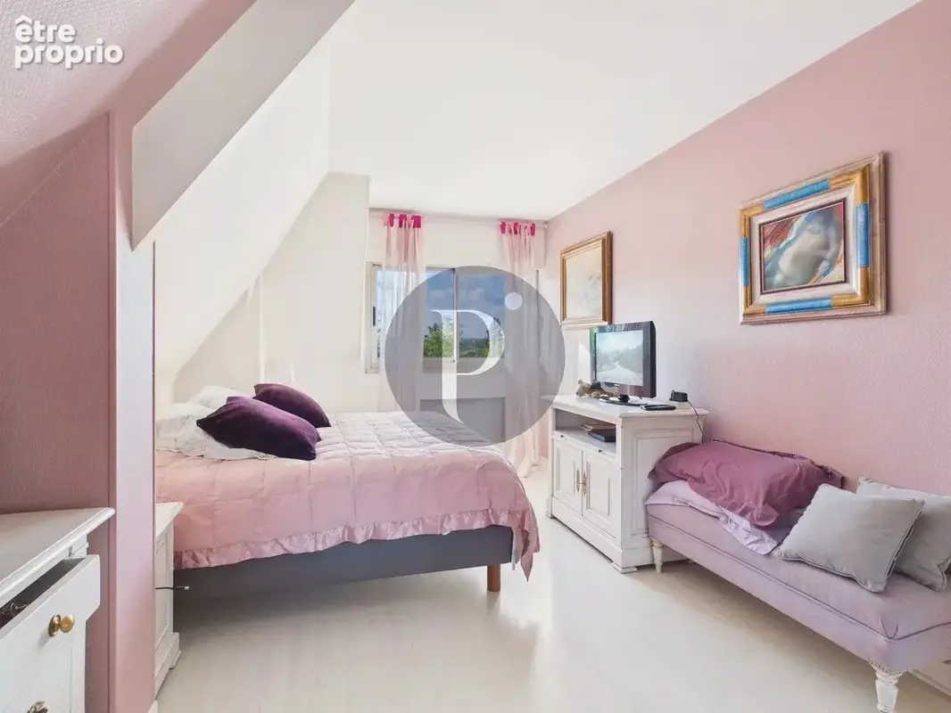 Maison familiale d’exception avec piscine et dépendance sur 1 732 m² de terrain paysager - photo 17