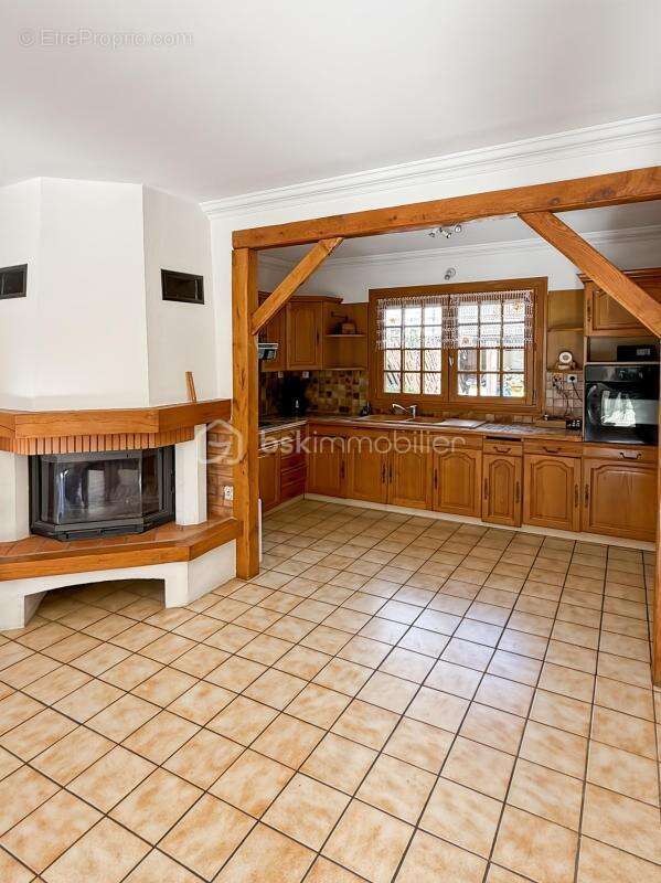 Maison à MOISSY-CRAMAYEL