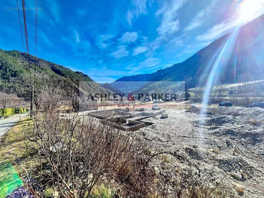 Terrain à ENTREVAUX