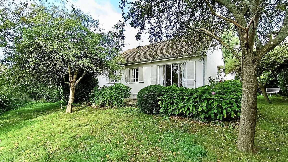 Maison à CONDE-SUR-VIRE