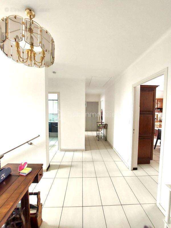 De l’espace, de la lumière et une maison parfaitement entretenue : découvrez un bien rare sur le secteur ! - photo 9
