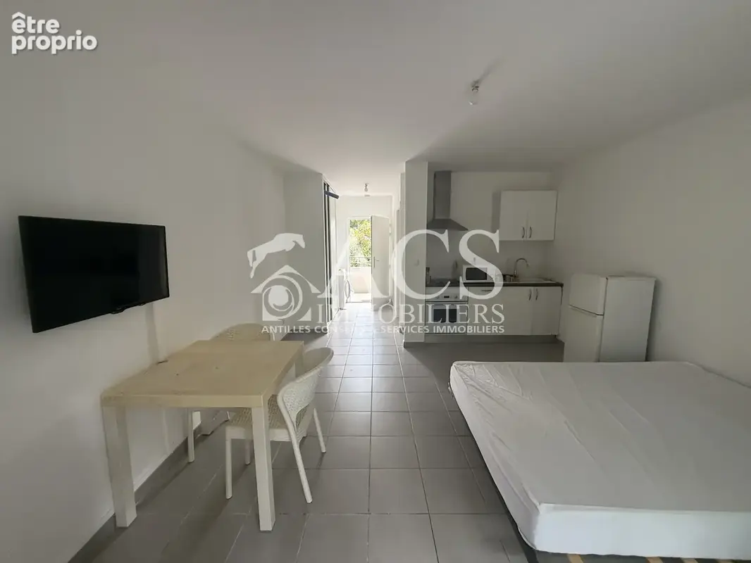 STUDIO meublé vue jardin ANSE MITAN - photo 3