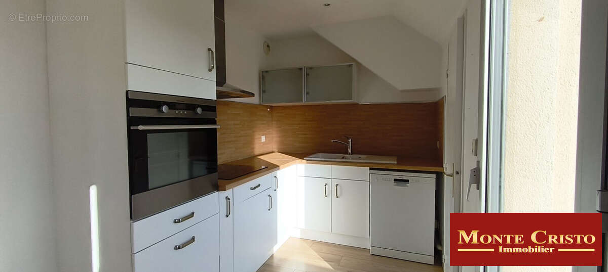 Cuisine équipée  - Appartement à VERSAILLES