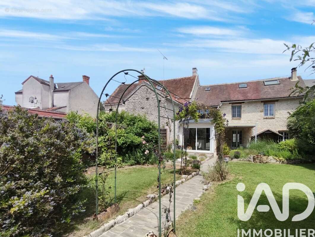 Maison 112 m² à Briarres-Sur-Essonne  - photo 4