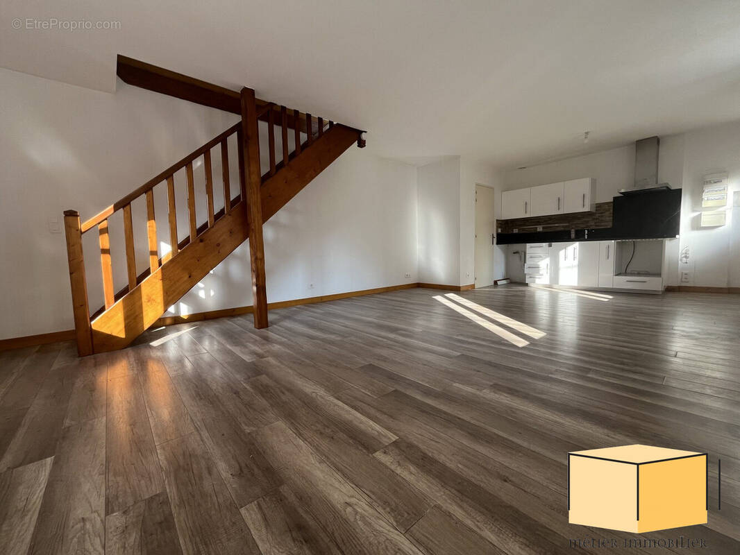 Appartement à YENNE