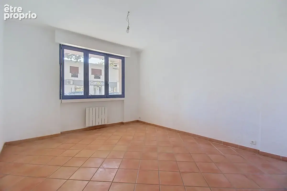 À VENDRE EN EXCLUSIVITÉ ! DRAGUIGNAN Appartement T4 de 84 m² en rez-de-chaussée - photo 7