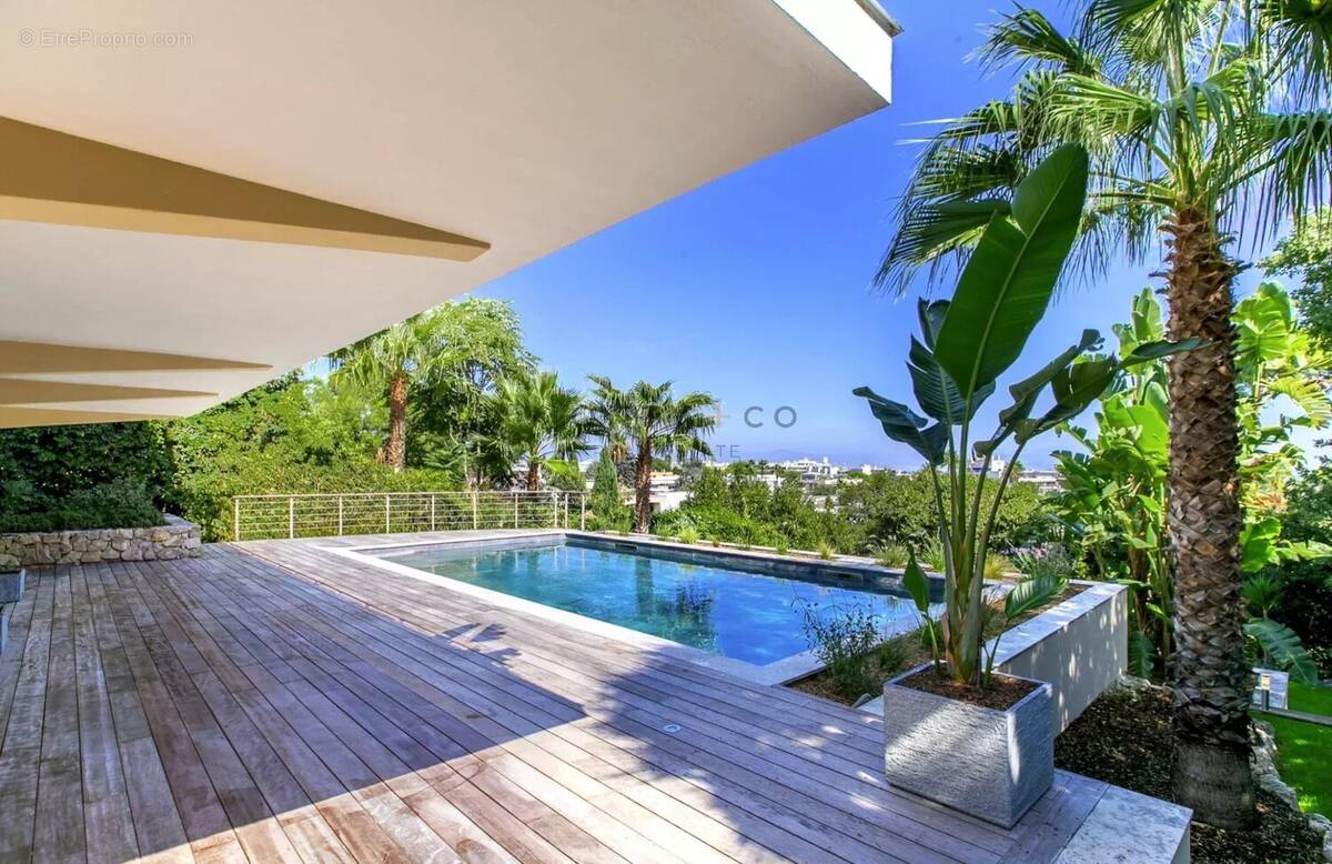 Vente villa 7 chambres entièrement rénovée avec vue mer, Cap d'Antibes - photo 3