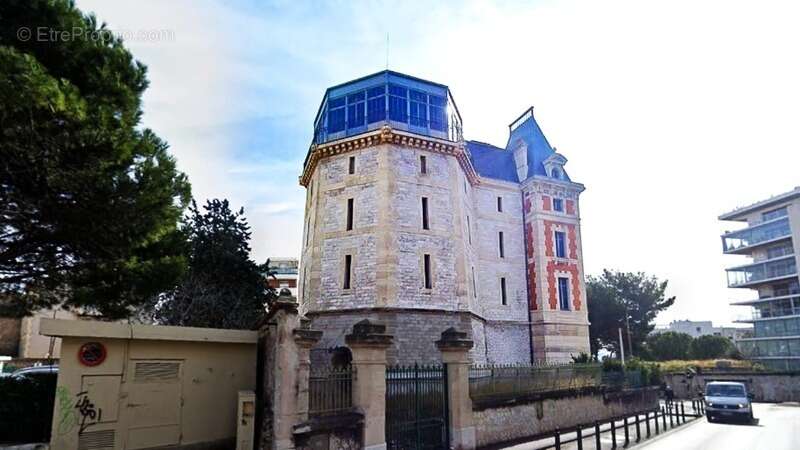 Appartement à MARSEILLE-4E