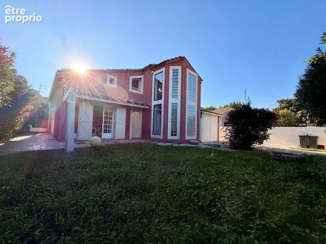 Pérols   villa  atypique t5 de 169m2 au sol avec piscine, jardin et garage - photo 4