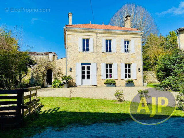 Maison à SAINT-GERMAIN-D'ESTEUIL